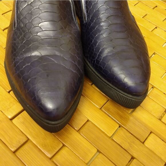 EUC ALICE & OLIVIA Navy Blue Pointed Toe Python Print Loafers Size 8.5 (39) - Picture 7 of 11